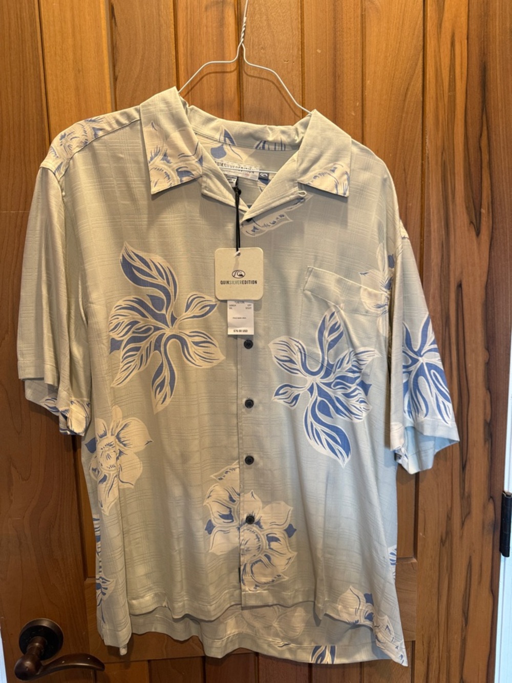 Quiksilver Light Blue Floral Short-Sleeve Button-Up Shirt 100% silk